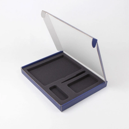 Самосборная коробка с ложементом для приветственного набора