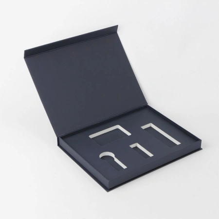 Коробка с магнитным клапаном и изолоновым ложементом под набор для новосёлов