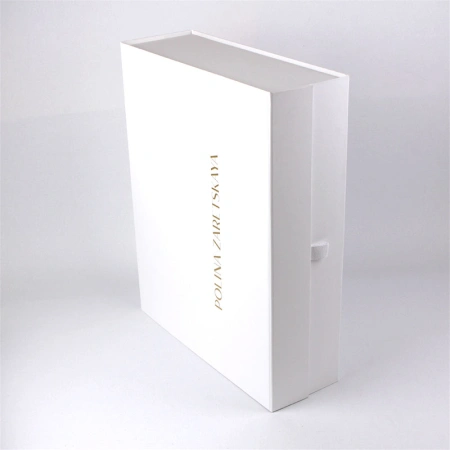 Коробка шкатулка с магнитным клапаном с логотипом для ателье