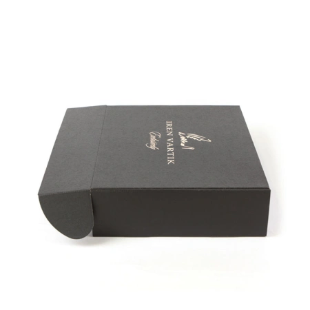 Самосборная коробка шкатулка из МГК с ушками под одежду маленькая