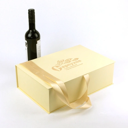 Коробка шкатулка с лентами и ложементом из атласной ткани под бутылку вина