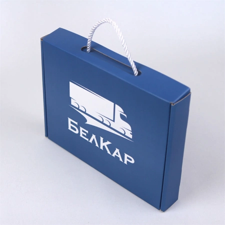 Самосборная коробка чемодан из МГК с верёвочной ручкой