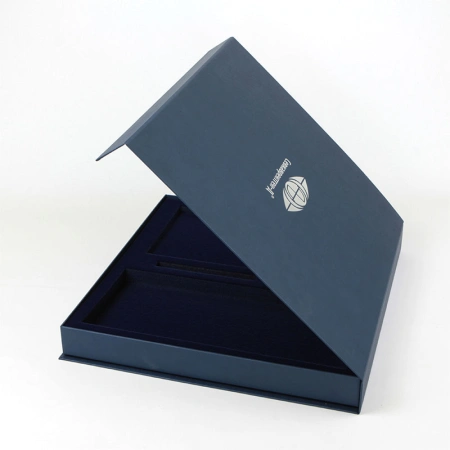 Коробка шкатулка брендированная с флокированным ложементом для подарочного набора