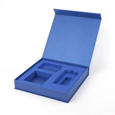 Коробка шкатулка с печатью логотипа металлургического комбината и изолоновым ложементом