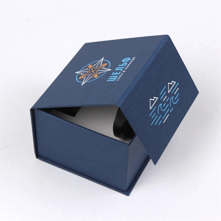 Коробка шкатулка с трафаретной печатью и ЭВА ложементом под подарок для морской компании