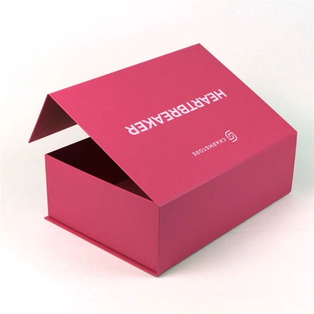 Коробка с крышкой на магните для интернет магазина одежды