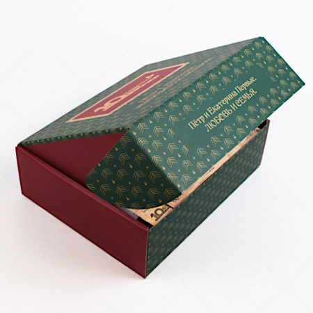 Коробка самосборная из МГК с офсетной печатью и тиснением под новогодний подарочный набор картинка 1