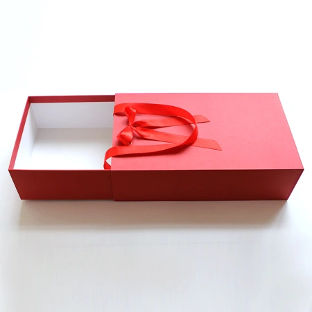 Подарочная коробка пенал с бантом и лентами-ручками