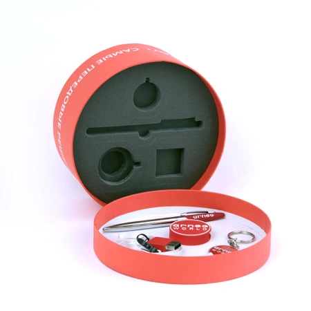 Круглая коробка с ложементом под корпоративный подарочный набор