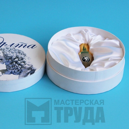 Круглая коробка под духи