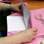 Сборка бумажных пакетов картинка 4