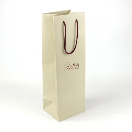 Бумажный пакет под бутылку вина с верёвочными ручками и офсетной печатью логотипа