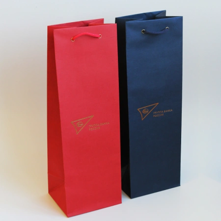 Бумажный пакет для бутылки с логотипом тиснением фольгой