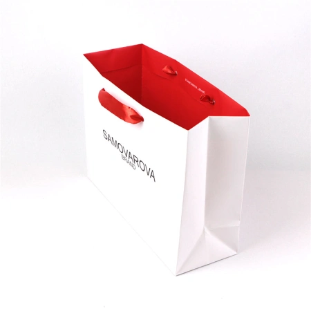 Брендированный бумажный пакет А3 для интернет-магазина одежды